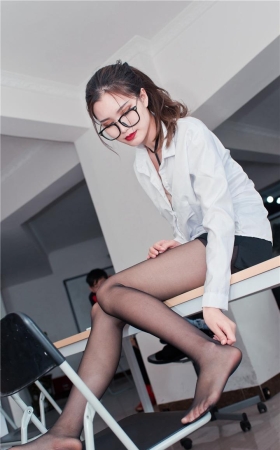极品黑丝美女OL婷婷的工作日常之下班图片3A141[343P-2.77G]