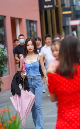 清秀可人的女孩