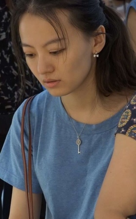 4K - 清秀的小姐姐试鞋 [953 MB/MP4]