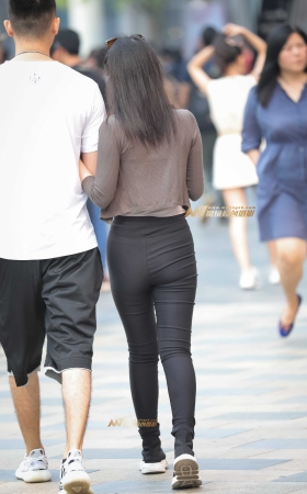 高腰紧牛女友 [20P]