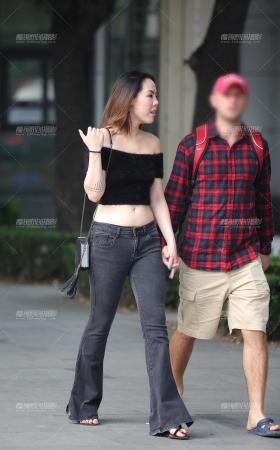 紧牛长腿小姐姐 [21P]