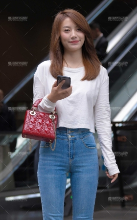 蓝色紧牛小姐姐 [17P]