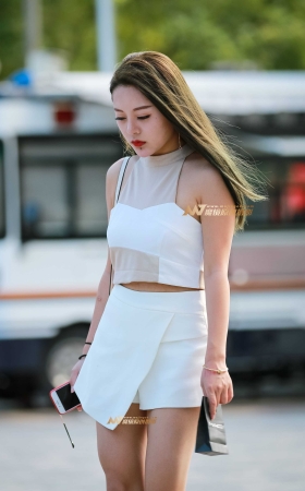 人潮之中你孤独而美丽着 [13P]