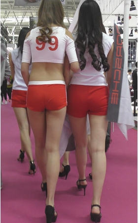 车展上的几个美女小姐姐
