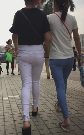 高腰白裤妹子