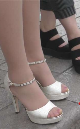 4k-好一双高跟肉丝美足，光看脚就不行啦。