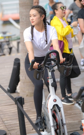 骑完单车去跳舞 [23P]
