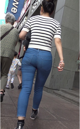 牛仔紧身裤美女