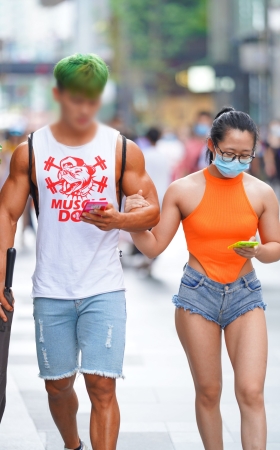 豪放的妹子