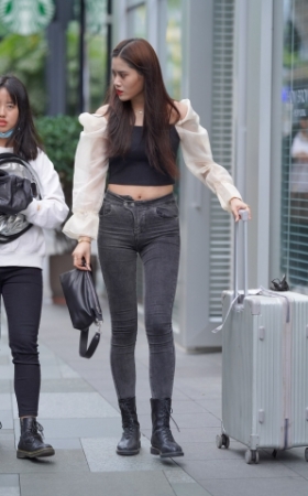 长腿牛仔