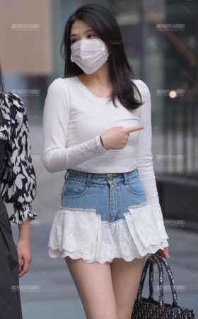 漂亮短裙美女 [13P]