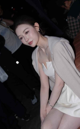白裙美腿 [65P2V-2.80GB]