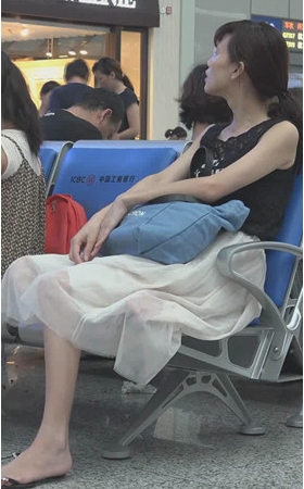 白裙妹子