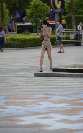 包屯裙美女