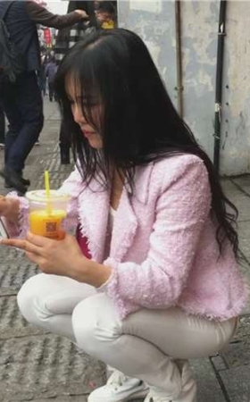 粉衣白裤美眉 [3.09 GB/MP4]