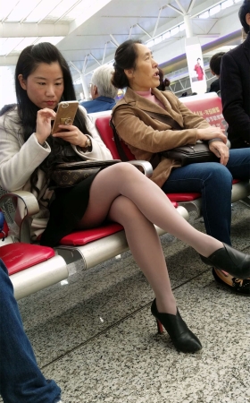 黑色高跟鞋性感街拍丝袜少妇