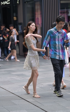 性感美胸，美腿女友