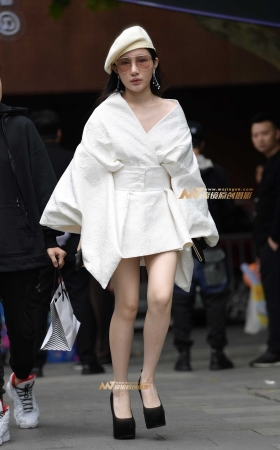 时尚美腿美女 [17P]