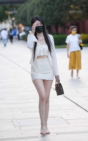 白皙美腿美女 [19P]