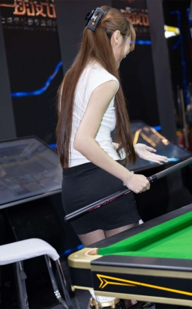 米娜Mina黑丝包臀裙