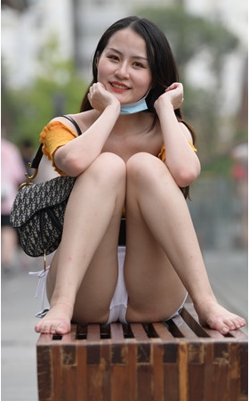 （视频）白色短裤月牙美女