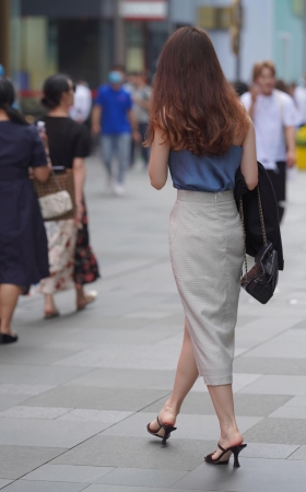 气质美女 如沾着露珠的牡丹