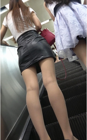 黑色皮裙小姐姐