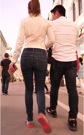 牛仔熟妇