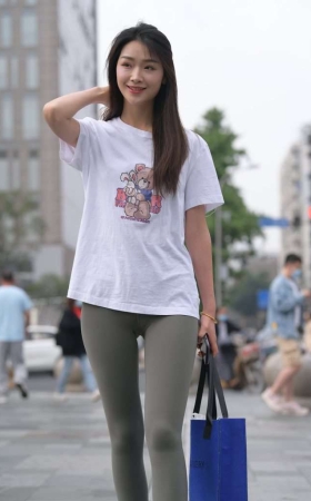 一始街拍作品  灰色瑜伽裤美女 [709P1V-24.1GB]