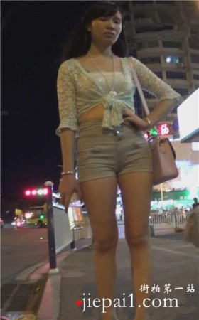 街拍美女夜晚街头独自徘徊 [703 MB]