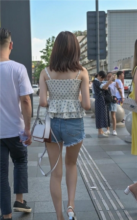 小吊带热裤高跟美腿小姐姐3A077[37P-740M]
