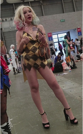 性感的吊带裙coplay妹子