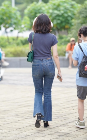 小姐姐随意的打扮 看着却很舒适