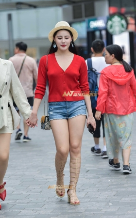 甜美时尚热裤罗马靴美女 [17P]