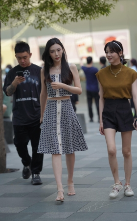 气质长裙小姐姐