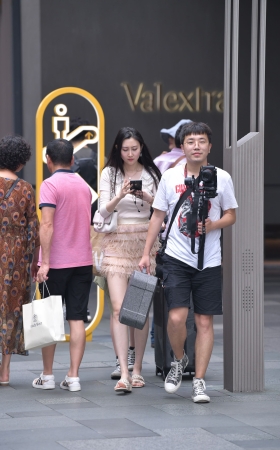 丰满的美腿美女