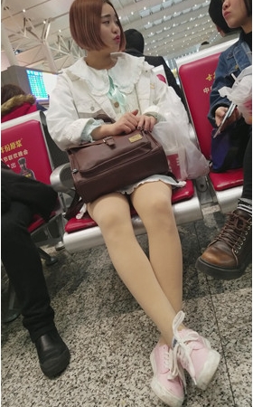 肉丝短发妹子