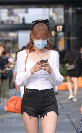 热裤大长腿美女 [21P]