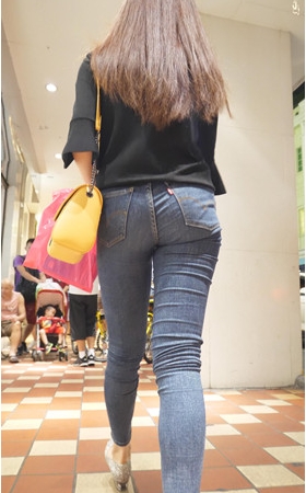 紧身蓝牛小妹