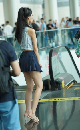 小短裙少女