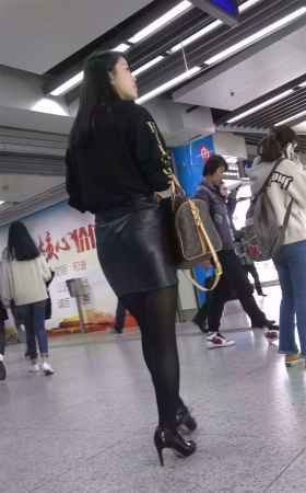 皮裙丝袜美女