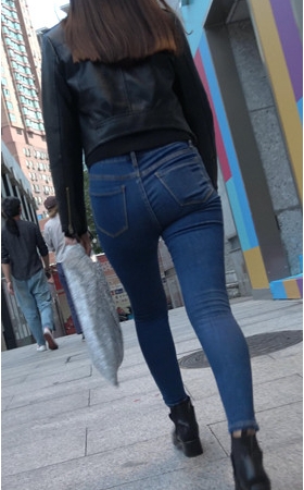 皮衣牛仔裤小姐姐