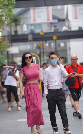 前凸后翘