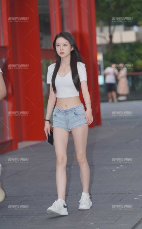 热裤小妹 [16P]