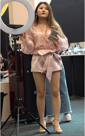 长发美腿小姐姐