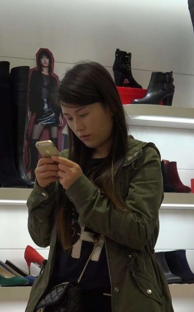 妹子的玉足挺精致白嫩的 [1.45 GB/MP4]