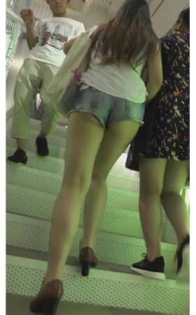 热裤牛仔月牙