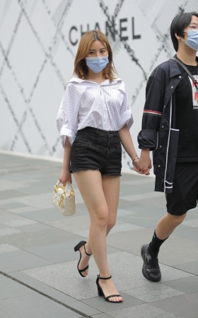 热裤女孩