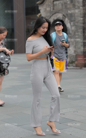 小姐姐身材不错 [23P]