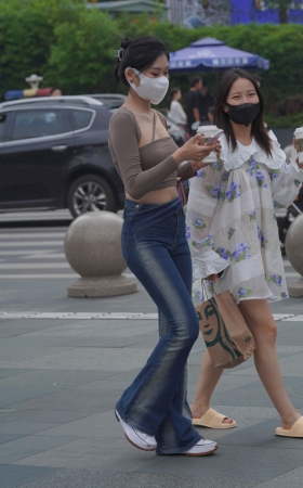 牛仔长腿美眉